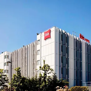 Otel Ibis Lyon Est, Bron